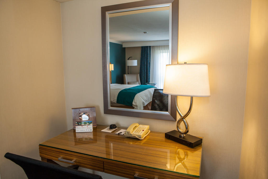 Delta Hotels By Marriott Ontario Airport Phòng bức ảnh