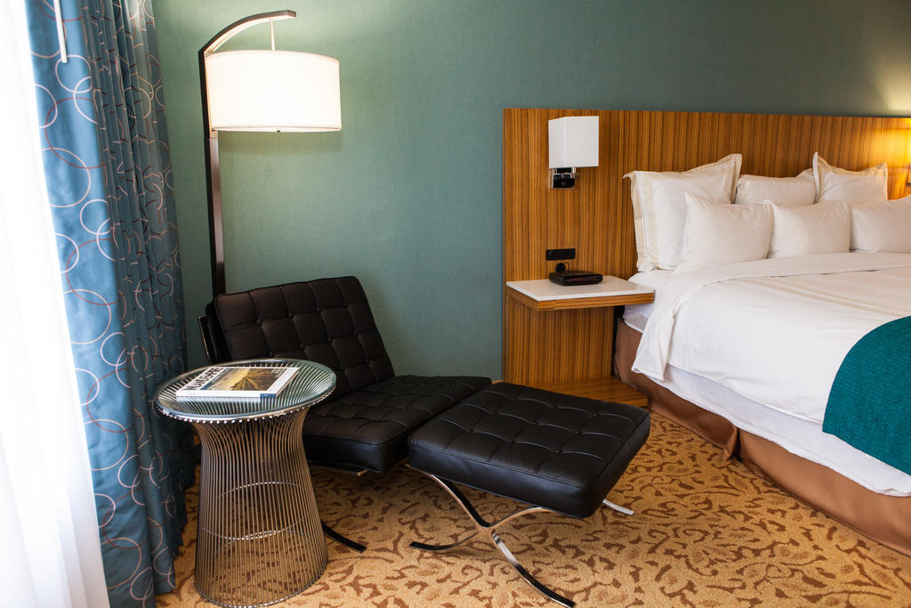Delta Hotels By Marriott Ontario Airport Phòng bức ảnh