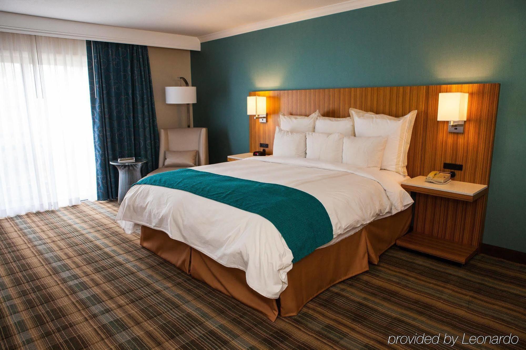 Delta Hotels By Marriott Ontario Airport Phòng bức ảnh